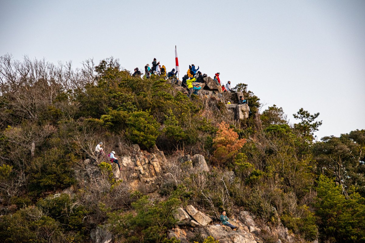 ChamHs's tweet photo. 2022年
明けましておめでとうございます🎍
新年初日の出登山🗻🚶

#防府市
#右田ヶ岳
#初日の出
#山登り
#登山 https://t.co/mhwYkRqlno