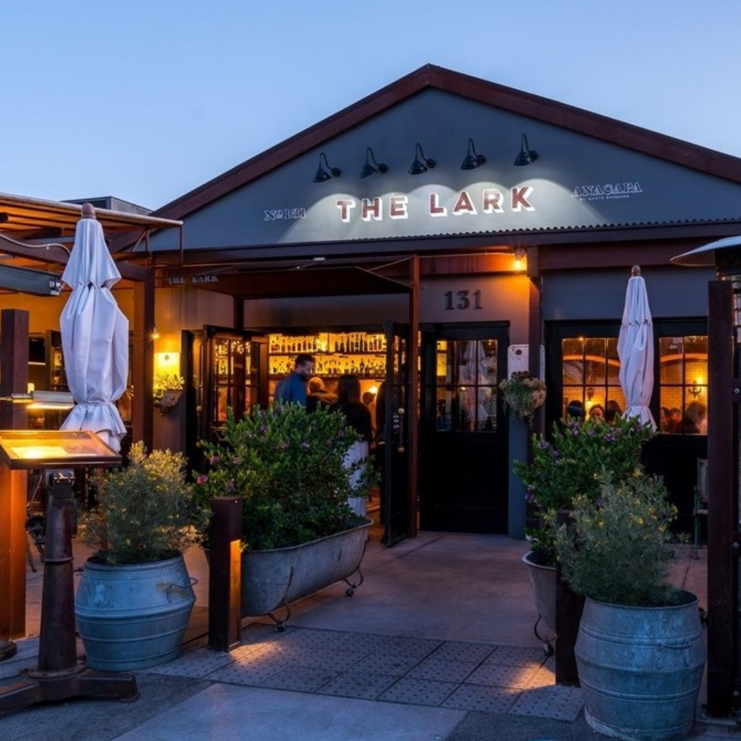 ParadisRetreats's tweet photo. The Lark presents a vintage mixed with urban style design that serves excellent food and drinks. Treat yourself to a New Year's Eve dinner that will delight your senses as you welcome the New Year!
#ParadiseRetreats #VisitSB #VisitCali #SantaBarbara #NewYearsEve #TheLark https://t.co/UVtBcsvaFQ