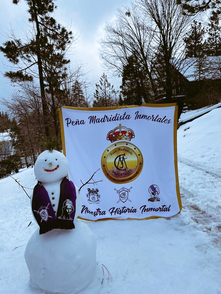 InmortalesRMCF's tweet photo. 📢Happy New Year📢
To all Madridista around the world From your family here in California 
🇺🇸#HalaMadrid🇪🇸
See you all in 2022, where we'll keep adding to our History
#RMCF &amp; #NothingElse
#HistoryMade &amp; #HistoryToBeMade
#NuestraHistoriaInmortal
#LosInmortales
#MadridismoUniversal https://t.co/7K29bImxfB