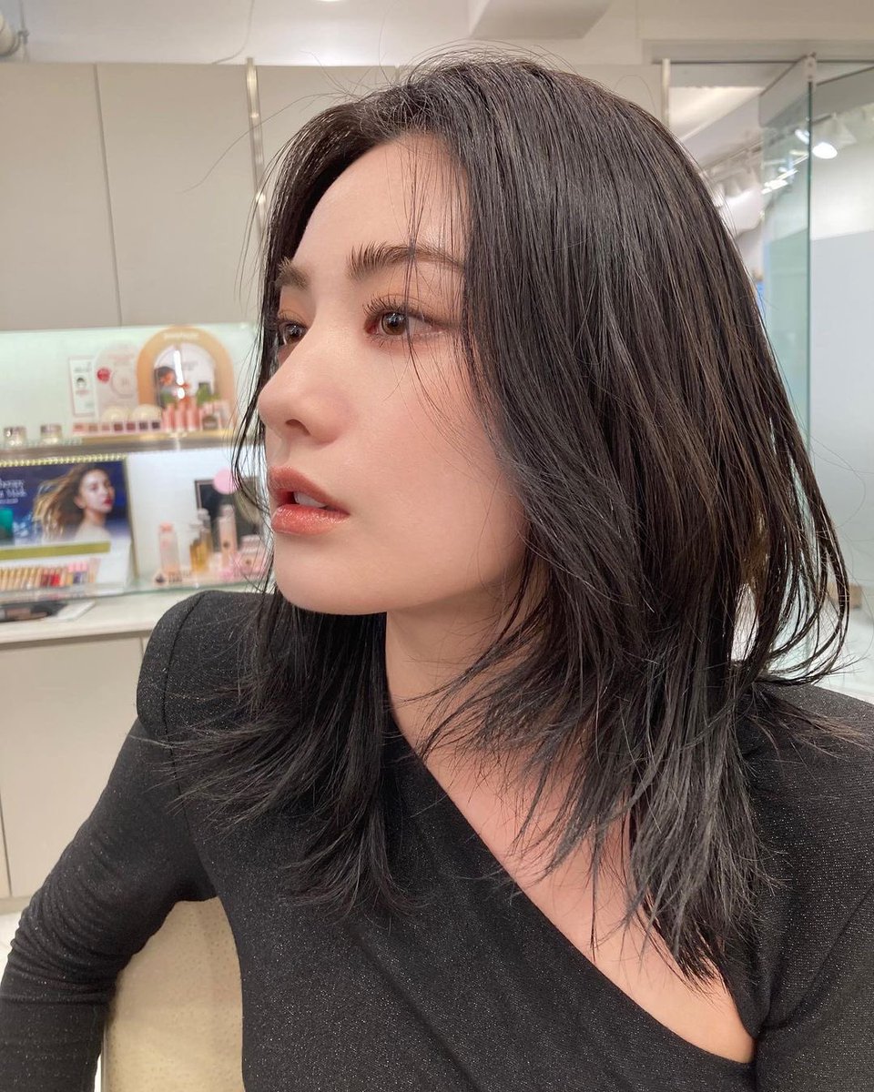 [PHOTOS] From Mujin's instagram

"Our Im Na who is going to the last schedule of 2021...she's always pretty"

Cr. mujin81 (IG) 
#NANA #나나 <a href="/as_supporters/">나나(NANA)</a>