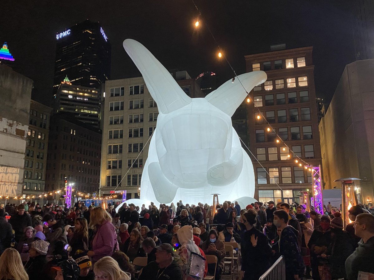 KDKA's tweet photo. Check out our PHOTO GALLERY from tonight's Highmark First Night 2022 celebration here β‘οΈ https://t.co/XD4pf5fPer https://t.co/25sJQbN2R4
