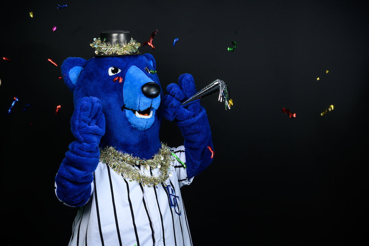 #Happynewyear! Let's kick off 2️⃣0️⃣2️⃣2️⃣ with a bang! 🎊