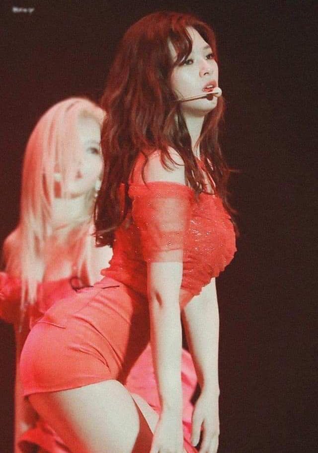 HELLO???? MISS JEONGYEON??