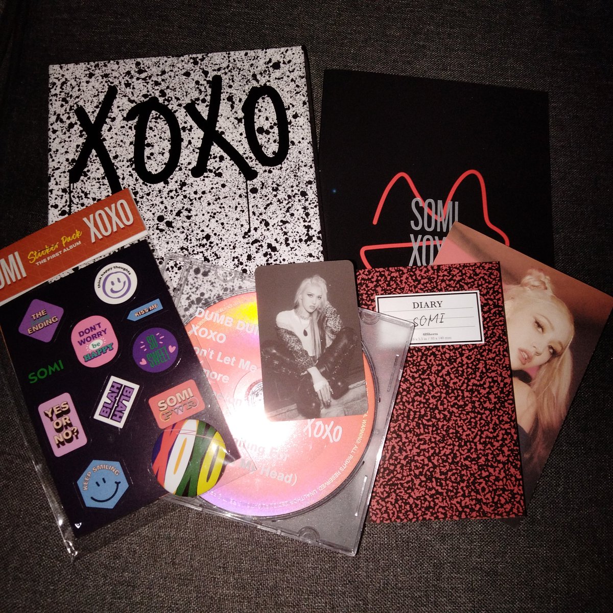 niniversestore's tweet photo. WTS UNSEALED ALBUMS

SOMI XOXO O VERSION with rocker somi PC #pasarsomi @PASARSOMI @pasarSOMI_

ITZY CIL with polaroids #pasarITZY @PasarItzy 

PURPLE KISS INTO VIOLET Ireh set #pasarpurplekiss @pasarPURPLEKISS 

KAI FLIPBOOK with posters #pasarEXO @pasar_EXO https://t.co/irKe7S0Ouo