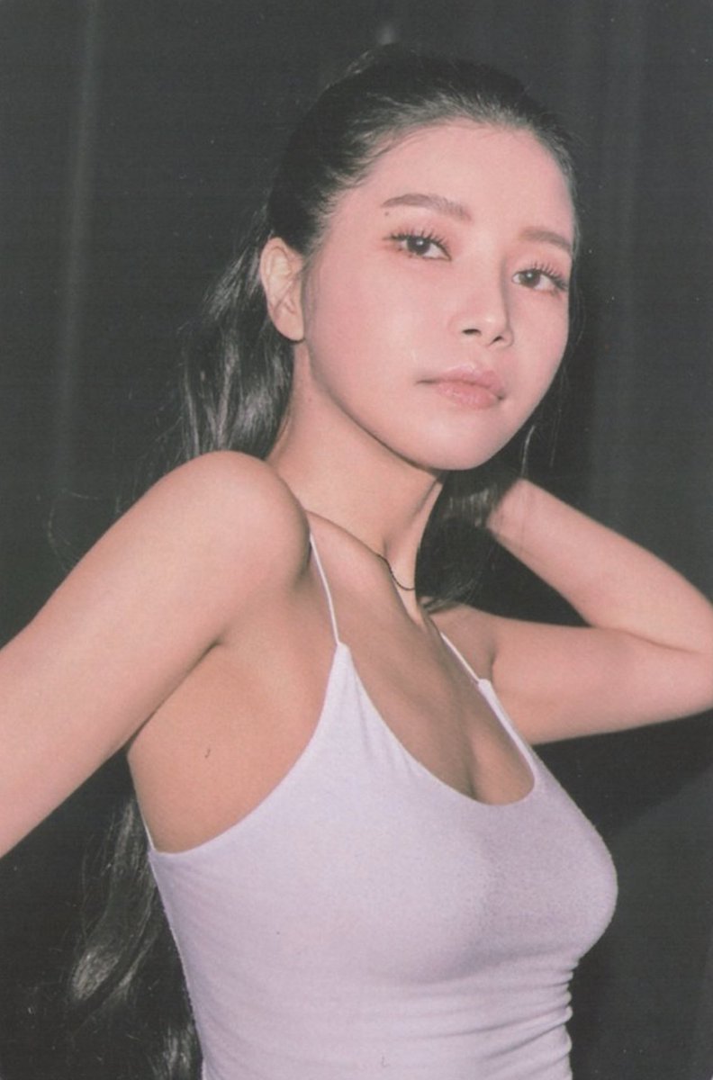 michyongsun's tweet photo. mamamoo solar you are too damn fine https://t.co/249u4ZsBiR