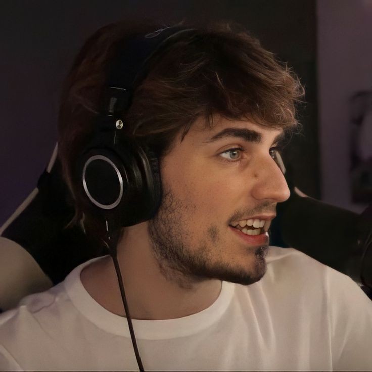 mountthinker's tweet image. feliz ano novo, chat!!!
que 2022 seja um ano incrível pra todos vcs 🌟🎇✨