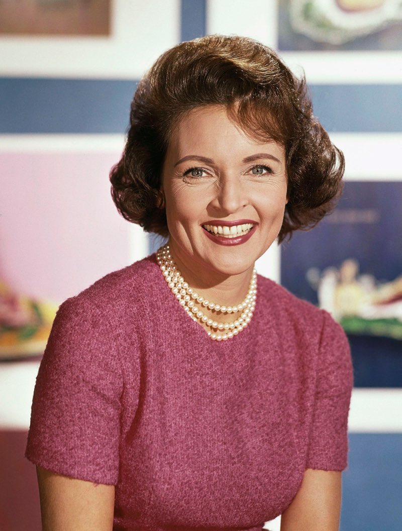 CaseyMargaret_'s tweet photo. “There’s no formula. Keep busy with your work and your life. You can’t become a professional mourner. It doesn’t help you or others. Replay the good times. Be grateful for the years you had.”
RIP #BettyWhite ♥️ https://t.co/Z6Axfx1Giq