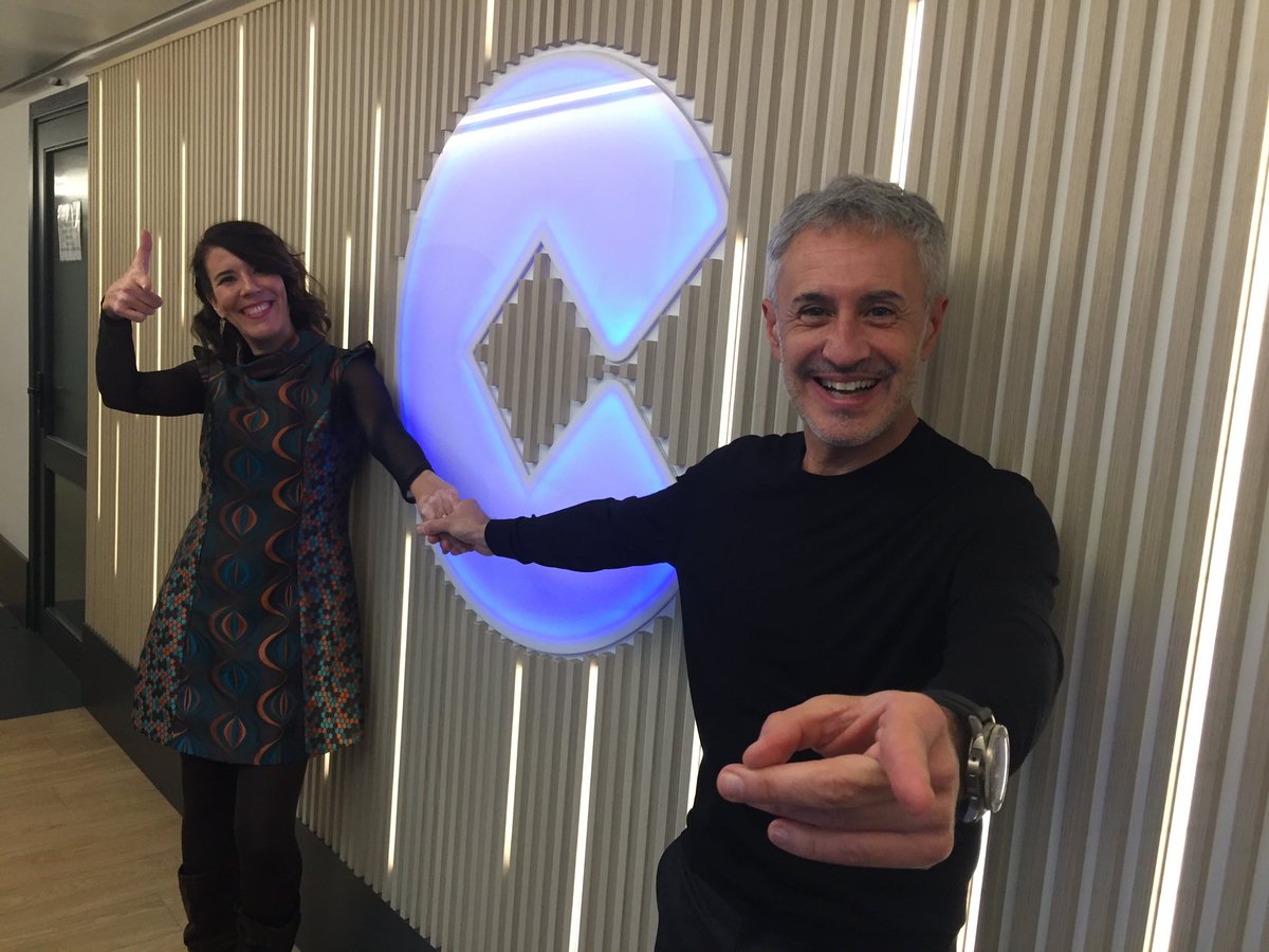 LaNochedeArjona's tweet photo. 🚀@SDalmaoficial con @BeatrizPOtin recibiendo el 2022 desde la nave #Apolo22…
¡Así da gusto empezar el año! ⬆️🍇🎉 ¡Feliz año para todos nuestros queridos búhos! 🦉 💙 📻
#Alegría #LaVida #Nocheviejaespacial https://t.co/ixtcuirWEh