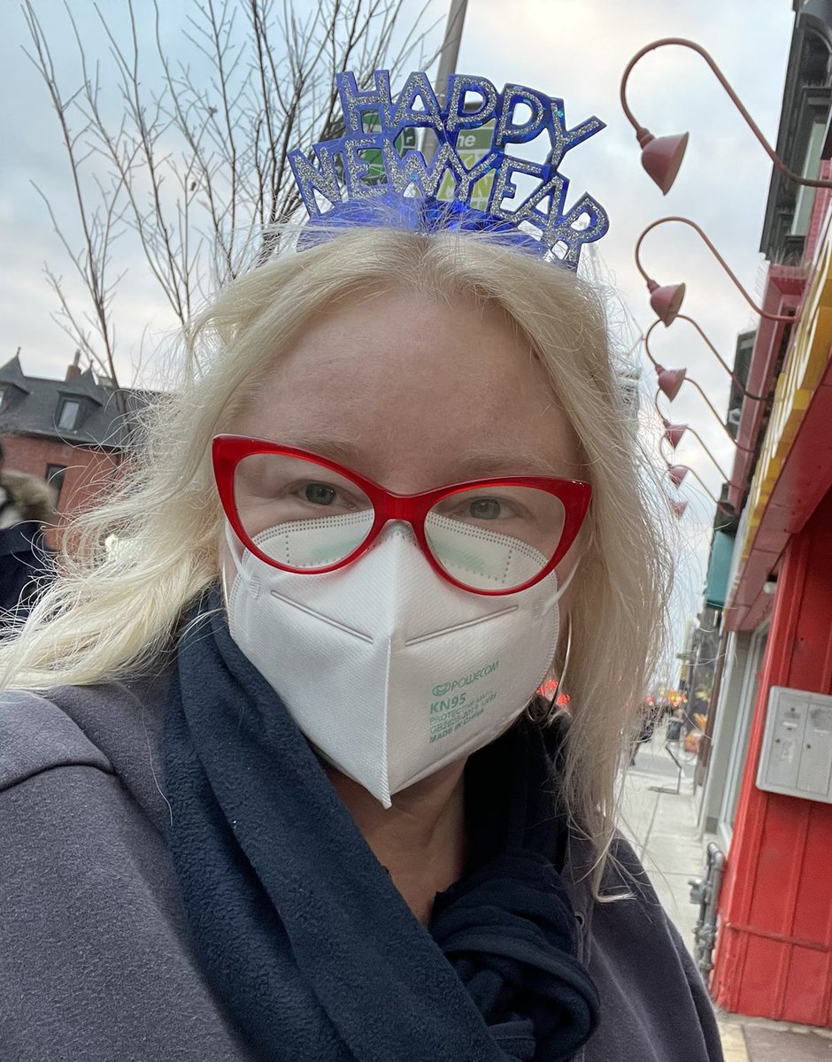 JenniferAGates's tweet photo. Collected #data on the walk 4 fun. Passed 1091 people. 997 made eye contact &amp; looked at the headband. 3 smiled at me after looking at it/reading it. 1 replied “#HappyNewYear!” 🇨🇦 #DollaramaData #mathiseverywhere #STEMon https://t.co/IAWUDj54RD