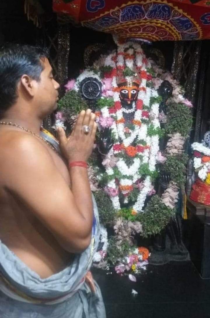 AlarnathN's tweet photo. ଆଜି.. ନୂଆ ବର୍ଷ ରେ.. ସମସ୍ତ ଭକ୍ତ  ଙ୍କୁ ମହାପ୍ରଭୁ ଚକ୍ର ଅଡୁଆଳ ରେ ରଖିଥାନ୍ତୁ.. ଜୟ... ଶ୍ରୀ ଅଲାରନାଥ 🙏 https://t.co/eTydUExjBF