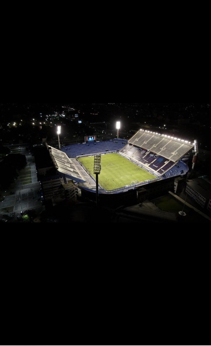 JoseLChilavert_'s tweet photo. Feliz Aniversario mi querido Velez Sarsfield.Que sigan los éxitos.🥂🍾 https://t.co/HnhGysBUIo