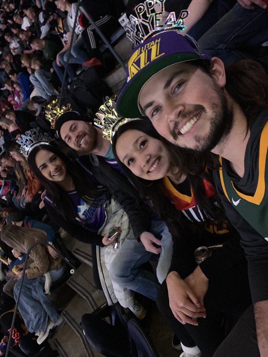 Mia_peanut's tweet photo. Happy to ring in the new year with you guys ! #takenote https://t.co/5g9haQ9Yh2