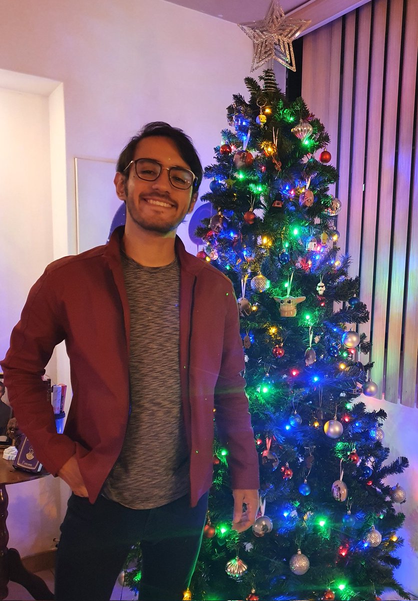 Olivarescfc's tweet photo. ¡Feliz año a todos! https://t.co/Q0uqPTNqnu