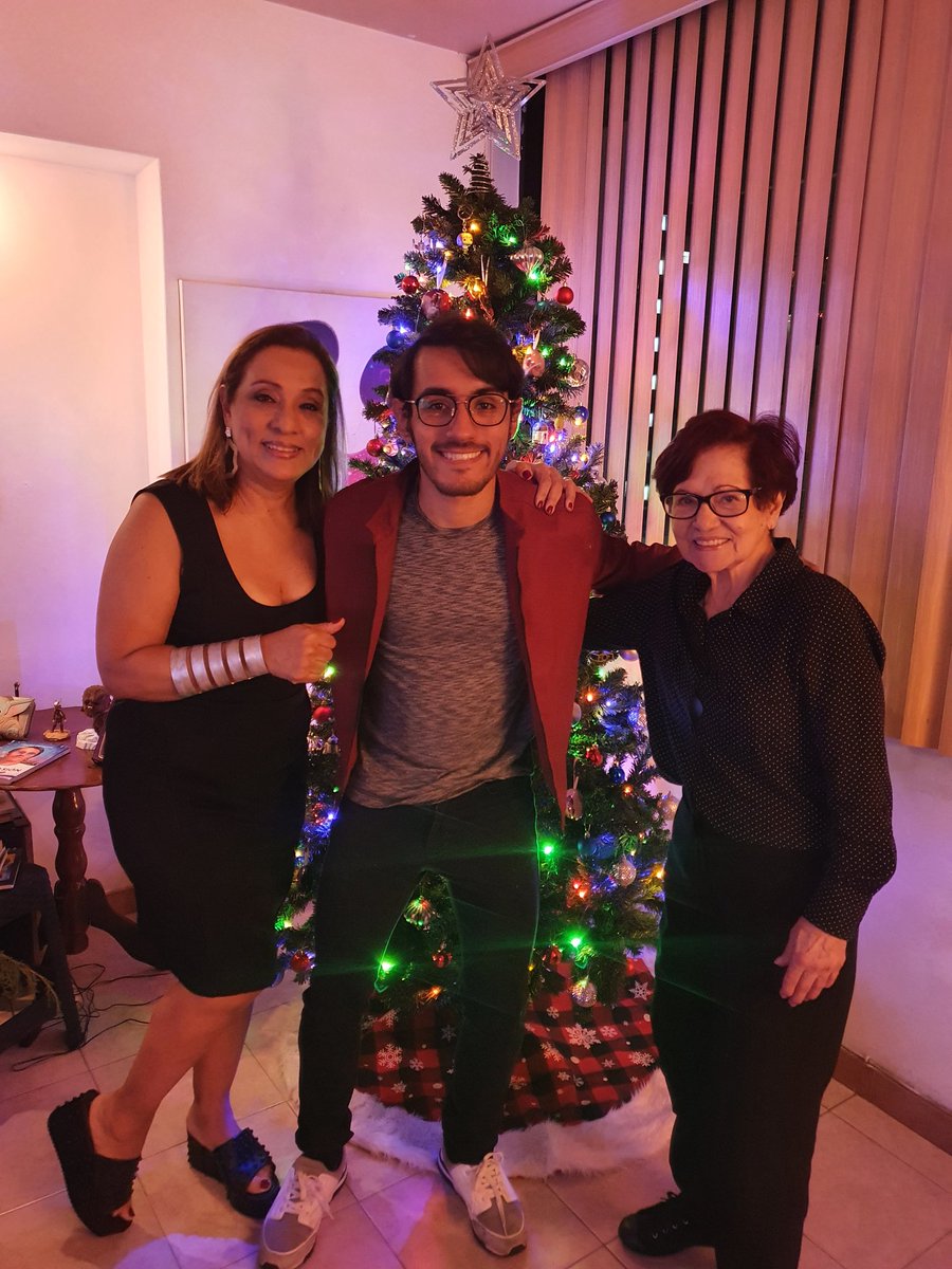 Olivarescfc's tweet photo. ¡Feliz año a todos! https://t.co/Q0uqPTNqnu