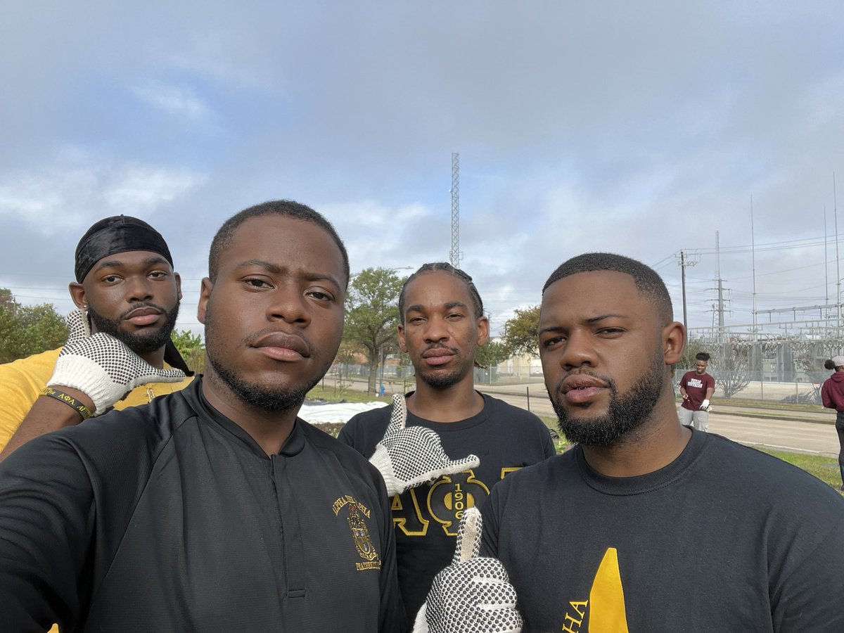 TXSUAlphas's tweet photo. This past December, we were able to be of great service as we volunteered time at the Blodgett Garden’s and the Blue Triangle Community Center!!!!
#DTAlphas
#ServantsOfAll
#ChangeAgents https://t.co/bwbhQtTKcK