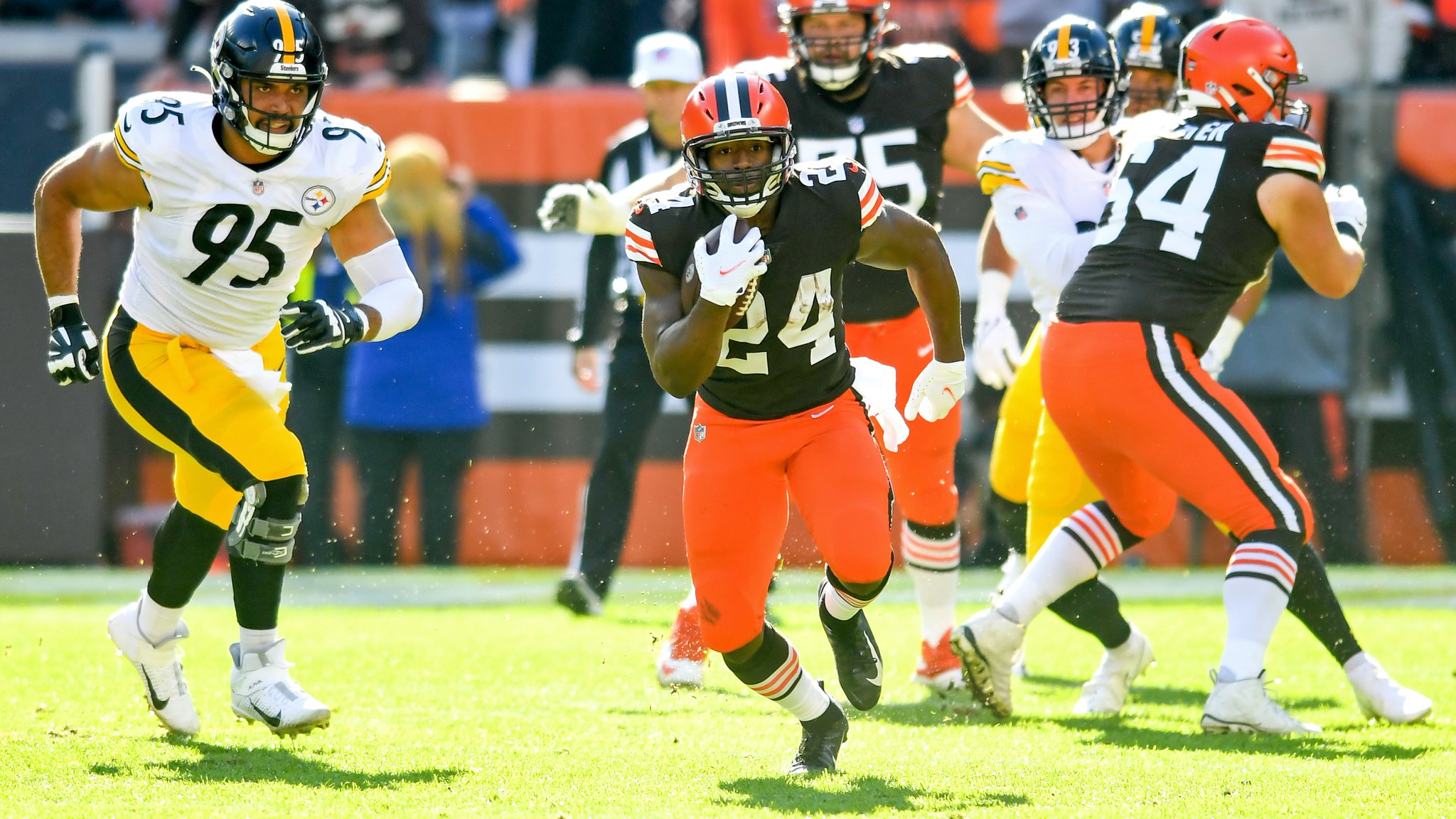 NFL on CBS 🏈 on Twitter "Highest yards per rush when facing 8+ men in