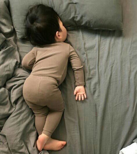 dishanina's tweet photo. Selamat ulang tahun buat suamiku sama papanya anak-anak. Tambah tua, harus tambah ganteng dan kuat ngadepin aku sama anak-anak. 🥳💓 
@koswaraldi https://t.co/L4JhnPemTf
