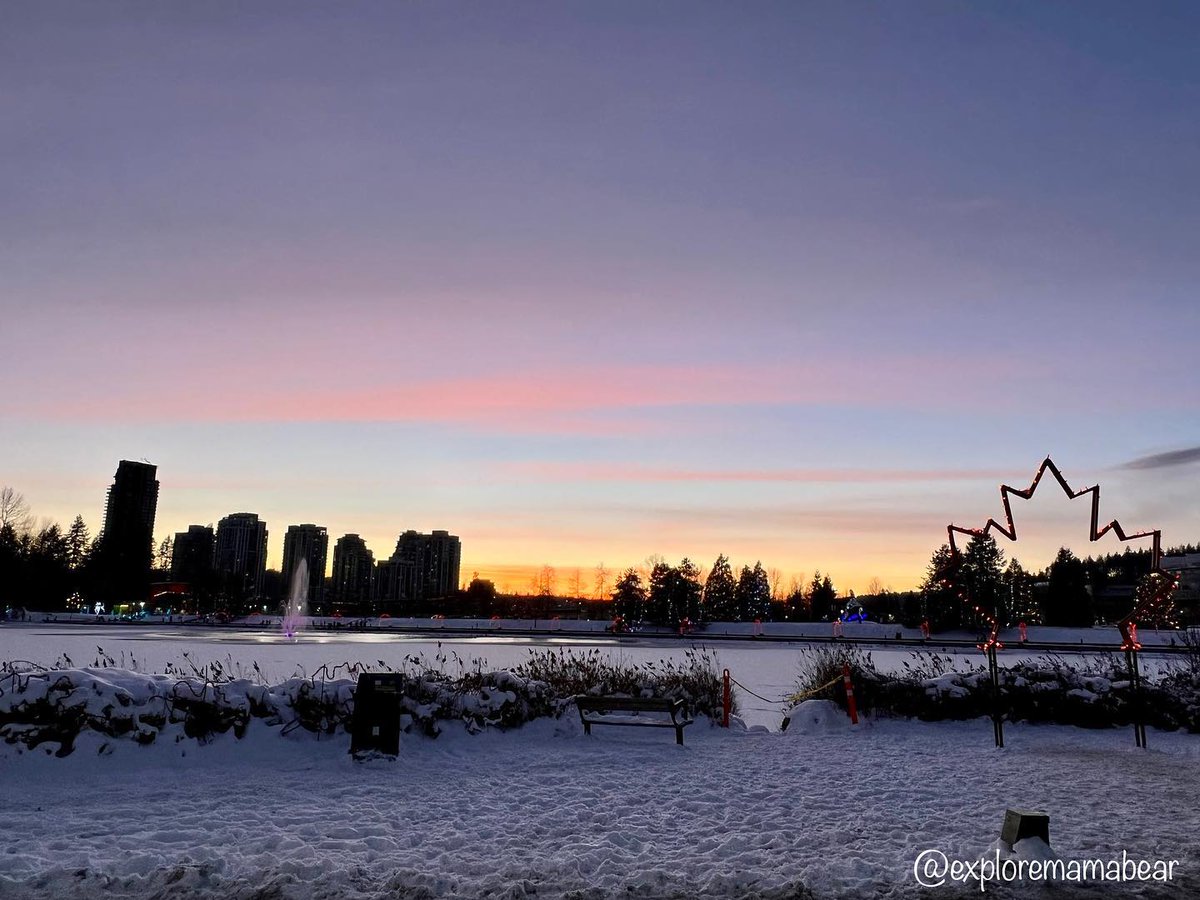 exploremamabear's tweet photo. 2021 last sunset
.
.
.
#coquitlam #britishcolumbia #explorebc #explorecanada #winter #insidecanada #landscapephotography #shotoniphone #ourplanetdaily #earthpix #exploremamabear #vancity #tricities #canada https://t.co/sQdbBLef9R