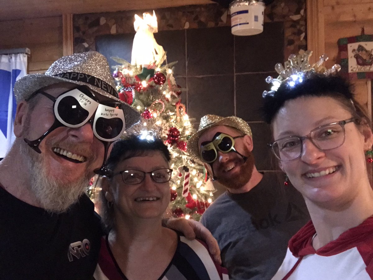 VickiLewis04's tweet photo. Happy New Years from the Lewis family @NTVNewsNL https://t.co/yid3feCjRx