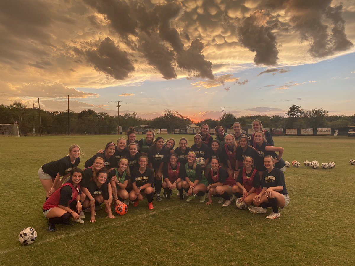 hputxwsoccer's tweet photo. What a great year for us in 2021

⭐️Best record in school history
⭐️Tied most wins in a season 
⚽️Most goals since 2010
1️⃣st ever undefeated home record
7️⃣ All Conference Players
❕Freshman Offensive Player of the Year
❕ASC Coach of the Year

Bring on 2022! #Joy #StingEm🐝⚽️ https://t.co/ugkhHnie0M