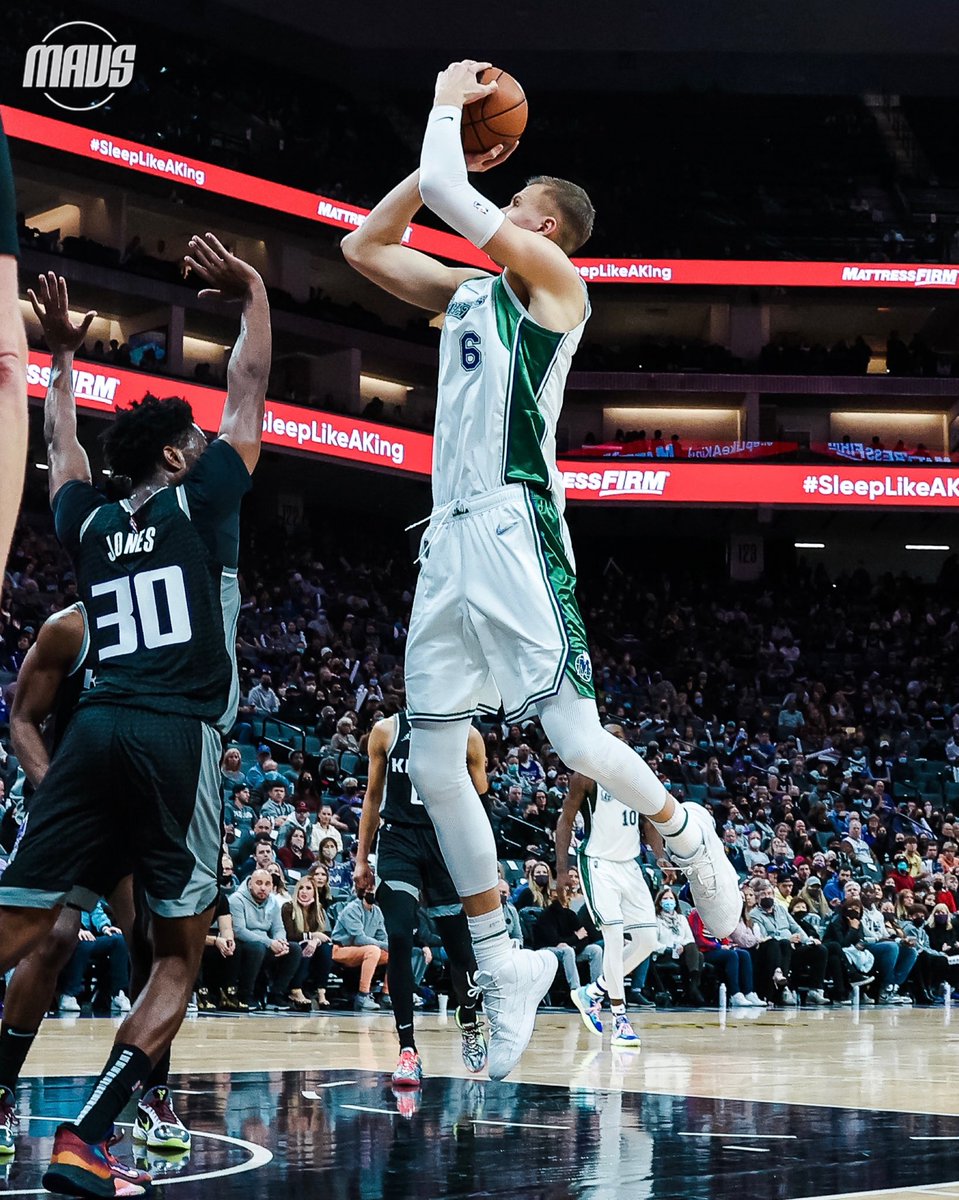 Mavericks vs. Kings Playbyplay, highlights and reactions HoopsHype