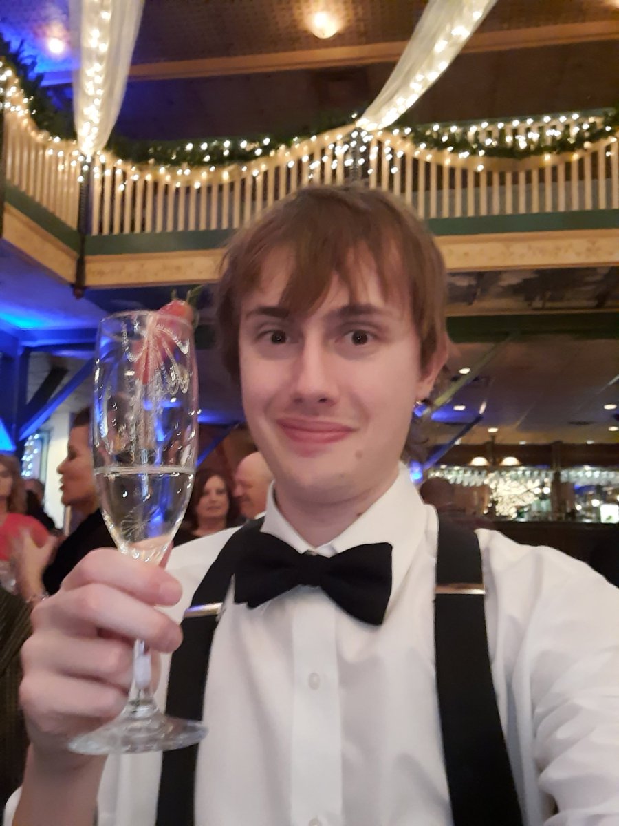 Tekking101's tweet photo. A toast to the New Year!! https://t.co/llfz4DBYHI
