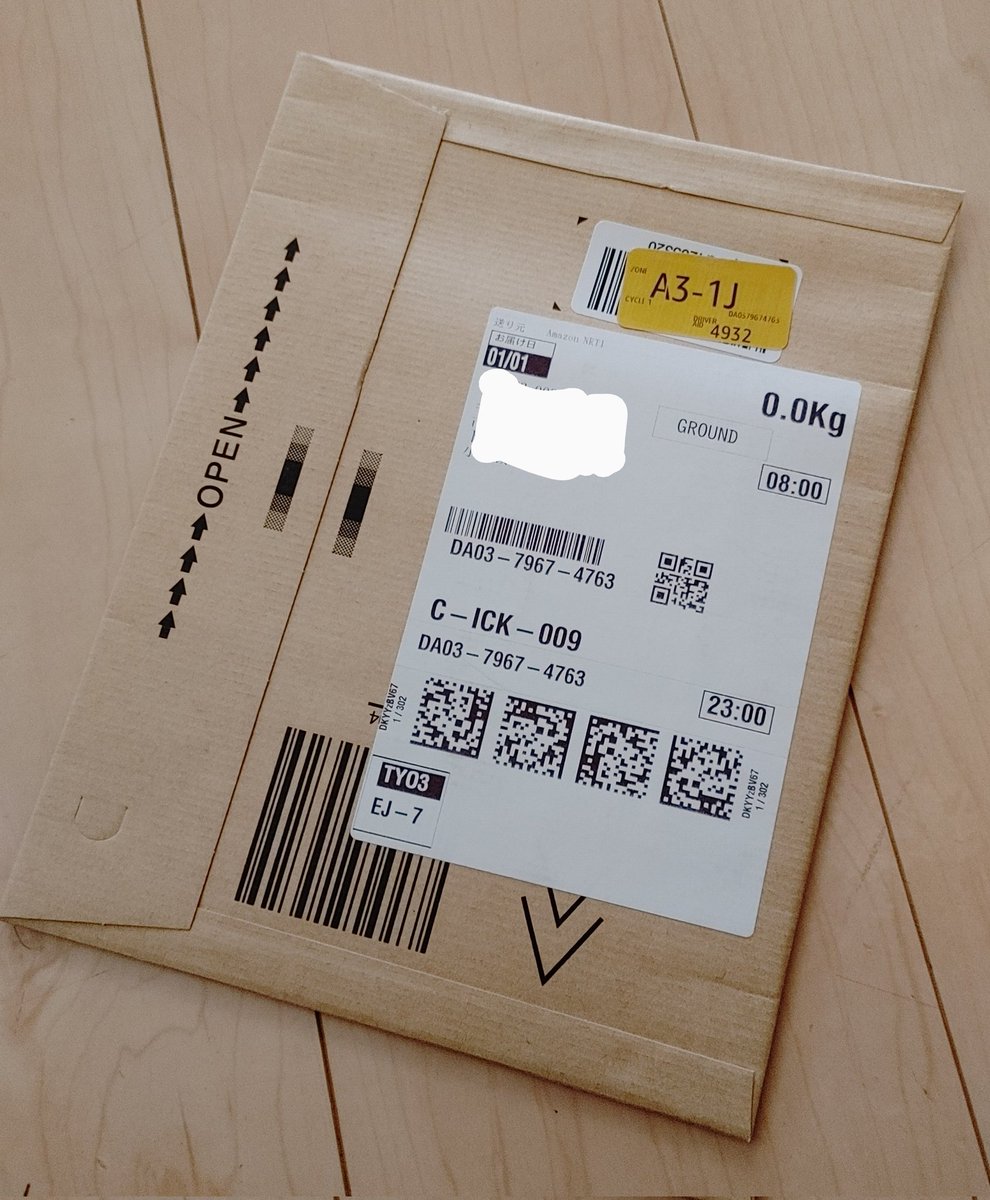 PradM's tweet photo. 大晦日の１７時に注文して 元旦の８時届くとか Amazonくん 何かおかしくないか？ 🤨 https://t.co/miZCOb4InO