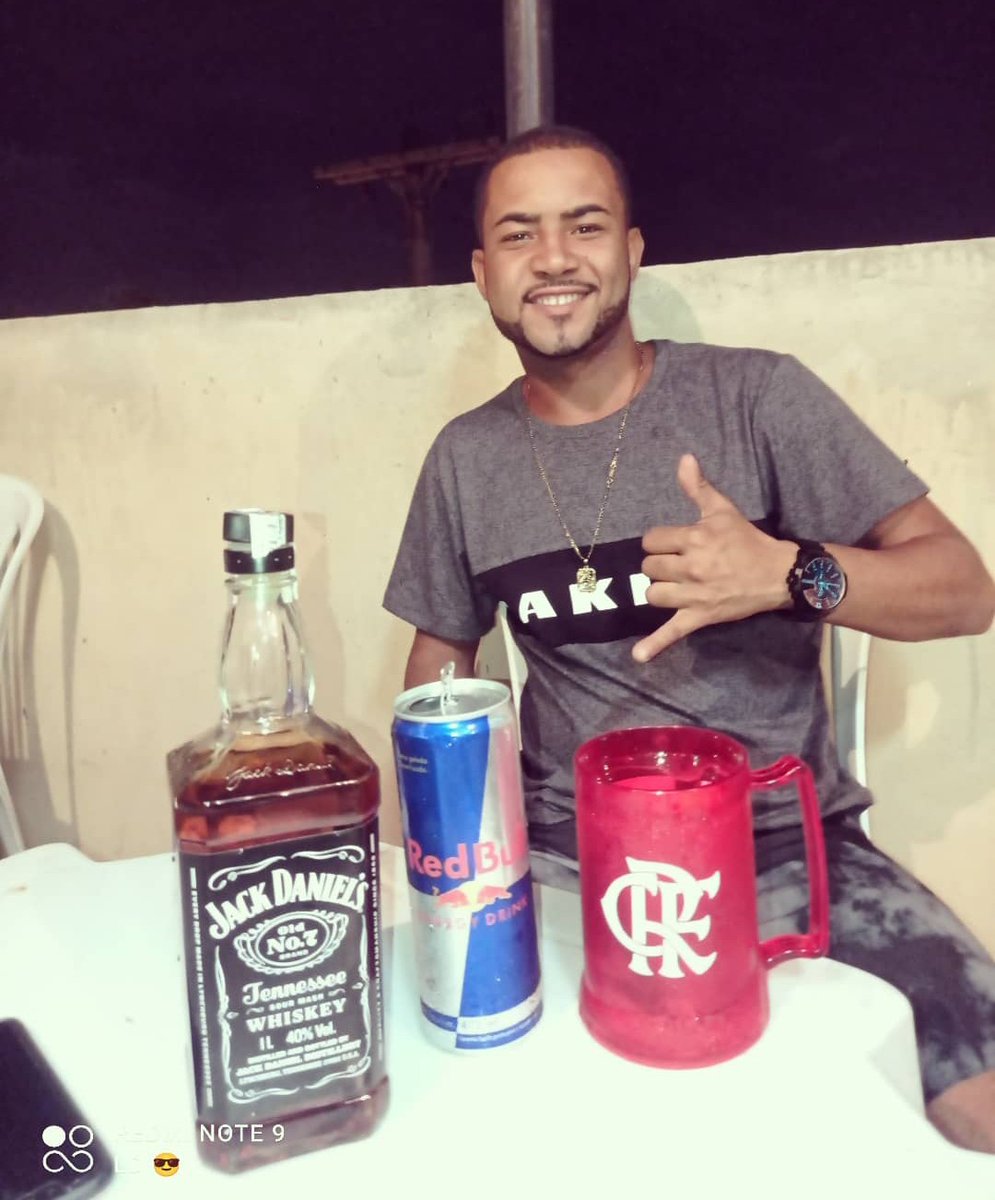 poxaleandro1's tweet photo. 2022 tá aee 🥃🎉 https://t.co/YsaFHKJDh9