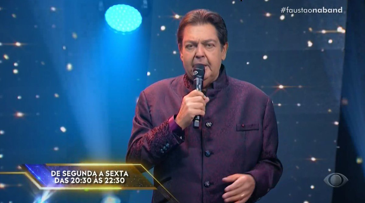 lucas_salgado's tweet photo. Eu sei que o Faustão é um patrimônio da TV brasileira, mas eu não consigo conceber a ideia de uma pessoa bilionária de 71 anos que briga para trabalhar CINCO dias por semana. #FaustaoNaBand https://t.co/ViHacWRLAm