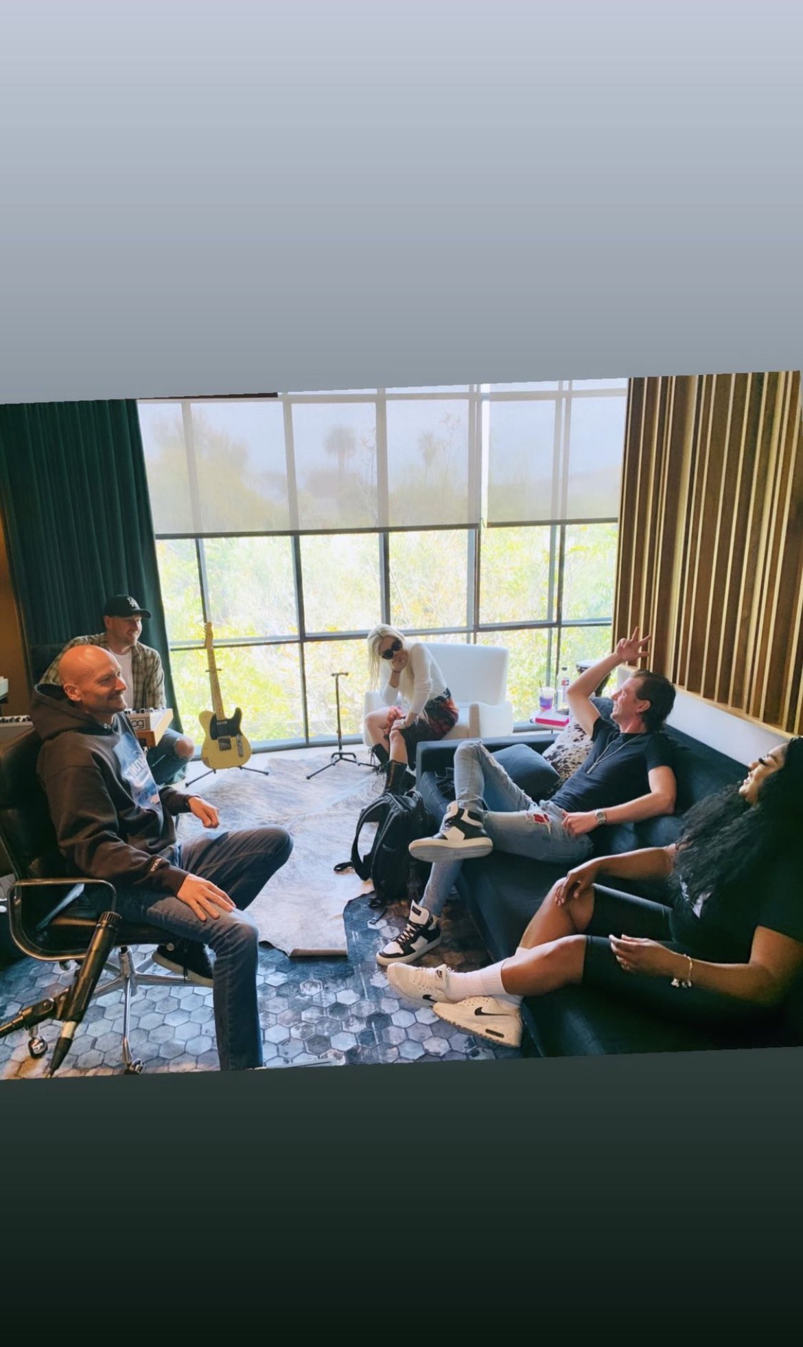 FH_MT_WWUAYf7bY?format=jpg&name=large