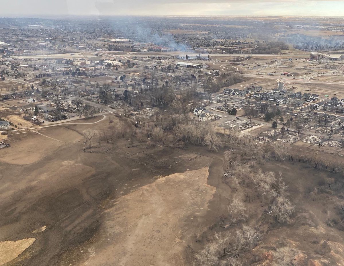JoeNeguse's tweet photo. The damage from the #MarshallFire is truly devastating. We stand today with the families who have lost so much &amp; will do so every day, as we work together to recover and rebuild.

For those impacted by the #MarshallFire, you can access resources at: https://t.co/XYR951S7s5. https://t.co/Cnf9p8ZpX4