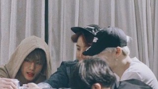 seokjinmylabsss's tweet photo. 2022 with bts 💜 https://t.co/Makok7aCXU