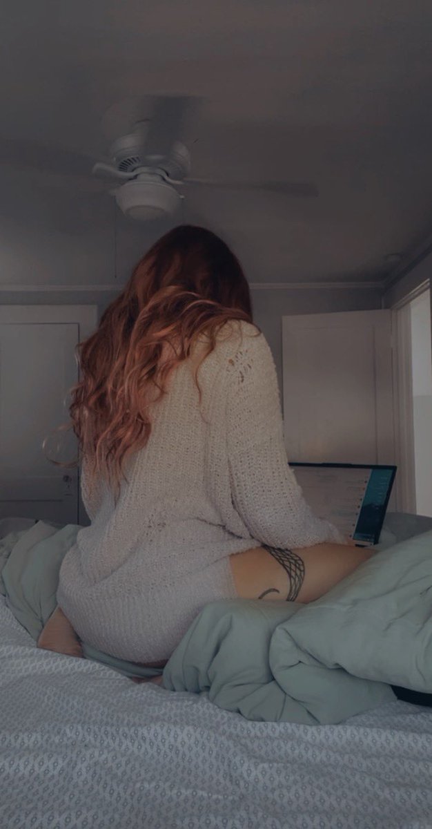 MoosiePants's tweet photo. Working from home is a whole blessing. Big sweaters and beds. Count me all the way in. #NFT #work #dyor #needMoreEth #eth https://t.co/nZcXCt6khj