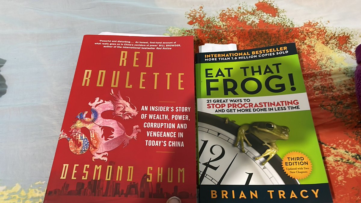 saanjaaygupta's tweet photo. First 2 reads of 2022 , #redroulette by Desmond Shum #eatthatfrog by Brian Tracy.. https://t.co/lIa69ZkzL5