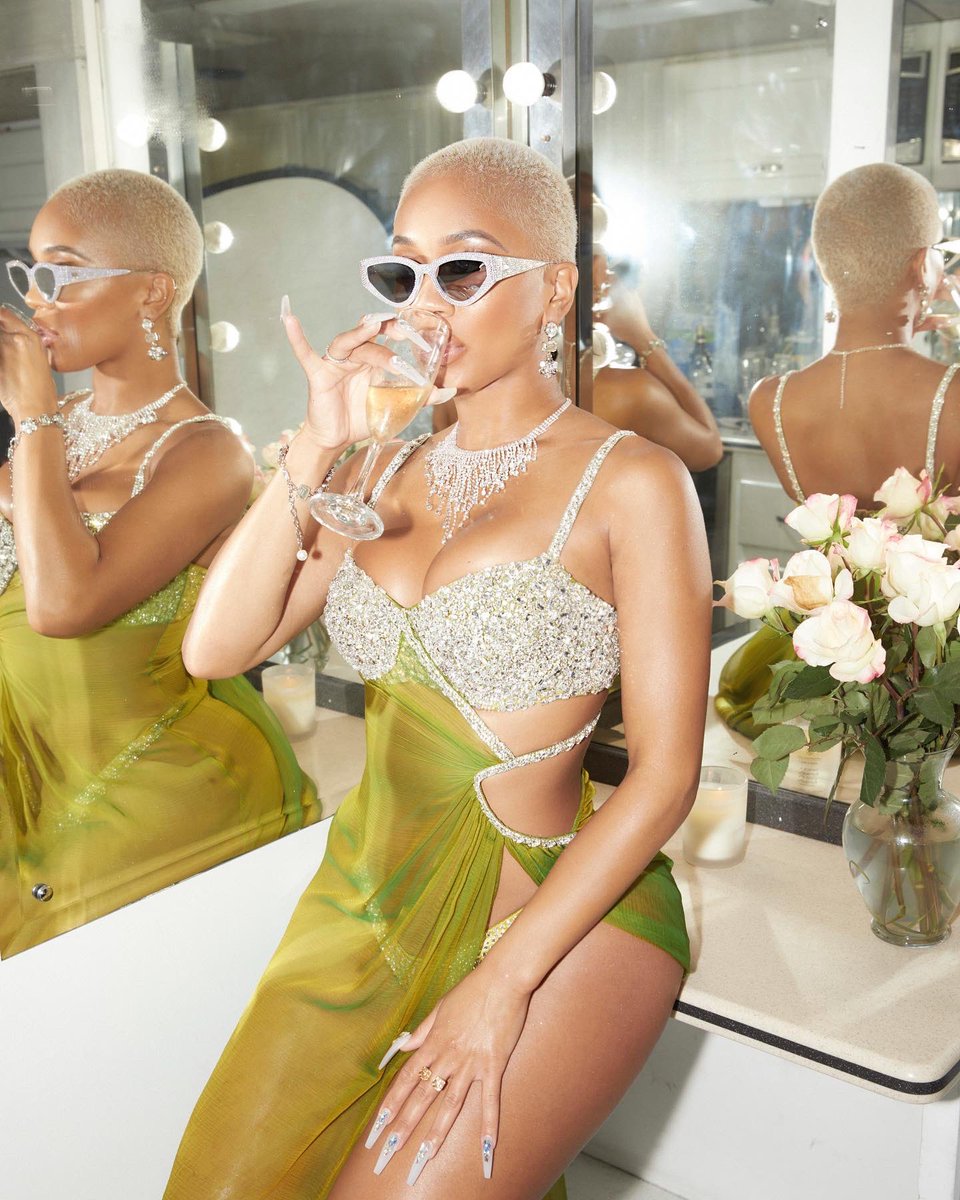 Saweetie's tweet photo. cheers to my pretty b*tchezzz! happy new year 🥂✨ https://t.co/iztUX29xvM