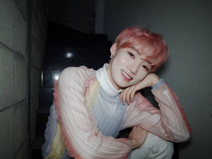 RiverLR's tweet image. —Comparte en IG un par de fotos tomadas por su hermana @SwxxtterB mientras se preparaban en casa para la celebración de año nuevo con su familia.—