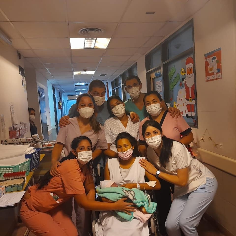varelainforma's tweet photo. ¿La primera beba👶 del 2022 es de Varela? Emma Abigail nació a las 00:00 del 1 de enero en el Hospital Mi Pueblo.

✔️La beba pesó 3,640 kg, asistieron las licenciadas Achucarro, Avendaño y dr Zurdo, junto a las dra Iturria y Arteaga de neonatología. https://t.co/EHqL9wcZrs