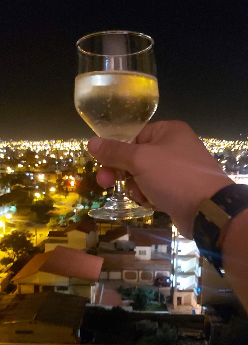 CarlosCarolini's tweet photo. ¡Feliz año nuevo!! #2022 🍀 🥂
¡Salud y larga vida, para todos!! 🙏🏼 https://t.co/YeiPFiHY2i