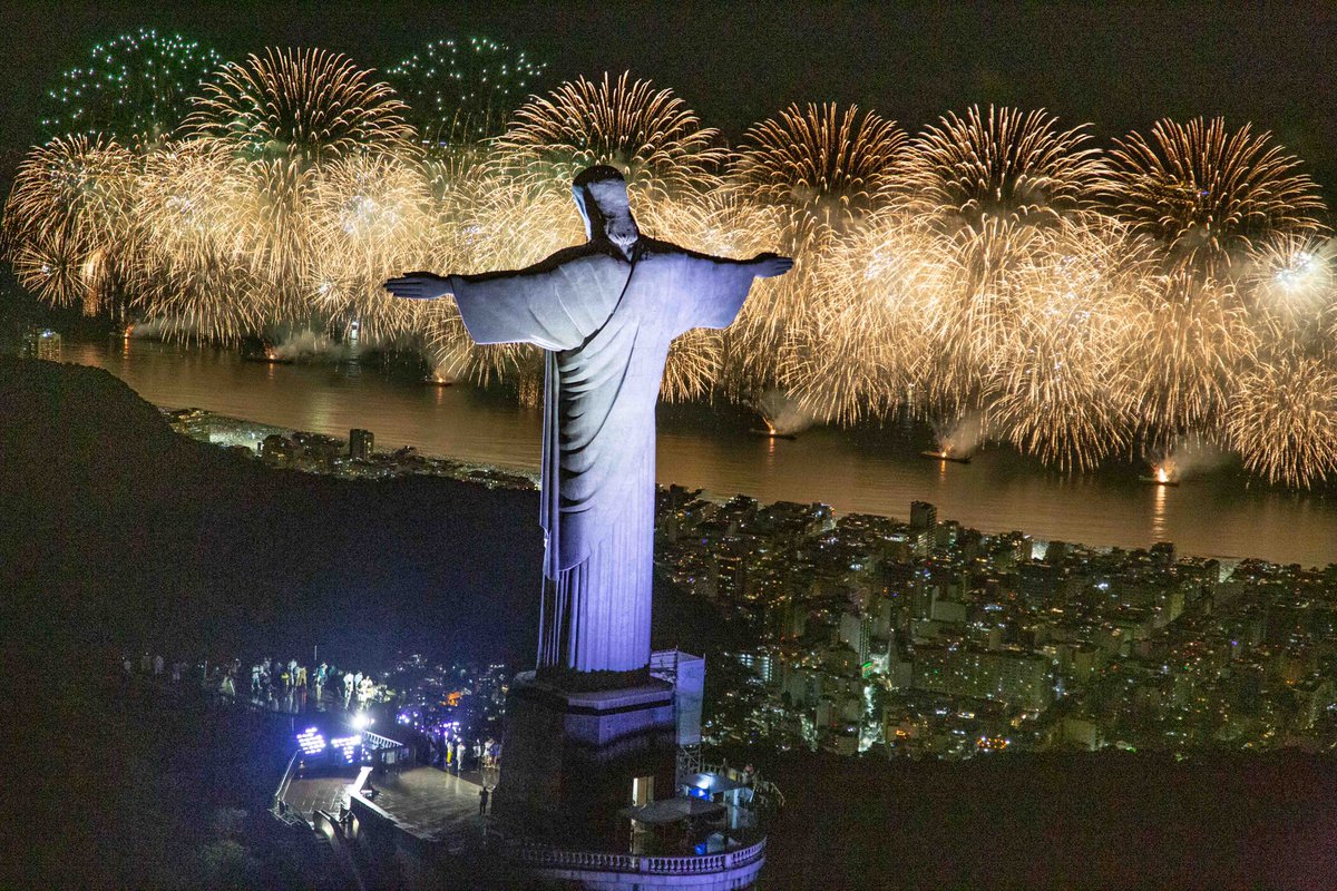 Vem tranquilo, 2022! ✌🏼✨ 

#2022NewYear #RioDeEsperança #RioDeOrgulho #FelizRioNovo 

📸 Fernando Maia