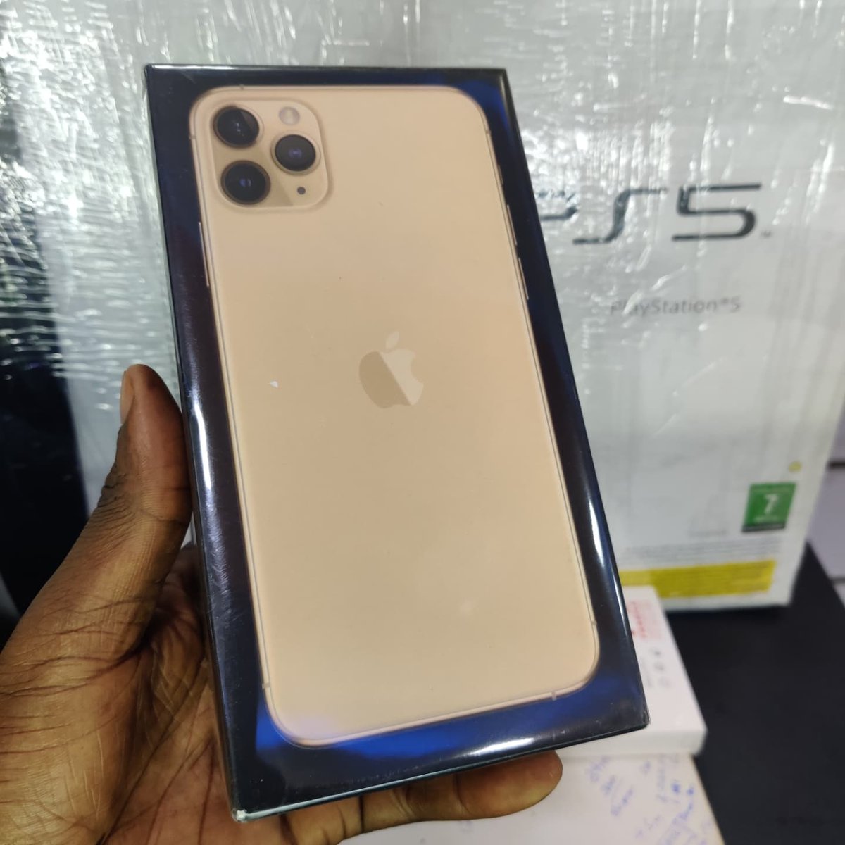 smartechug's tweet photo. Iphone 11 pro max
64gbs Gold color
At 2,950,000\=
Full year warranty
Call or whatsapp 0754227635
#smartechug https://t.co/ifopTjPRWY