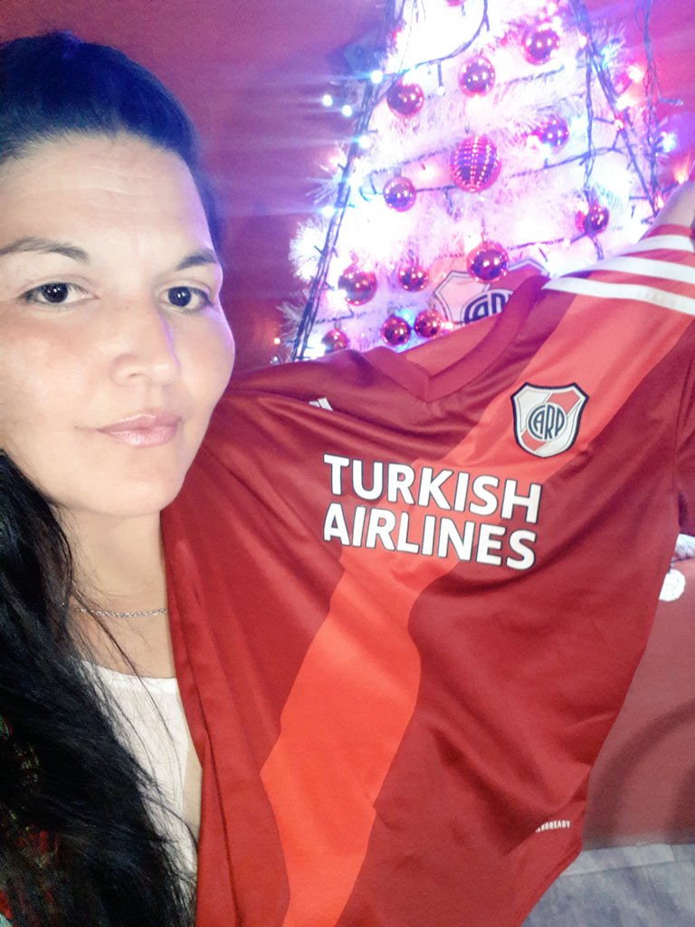 Mar_RiverP's tweet photo. Por otro año más  llenos de glorias ,salud y feliz 2022 amig@s millos ⚪🔴⚪...
#VamosRiver https://t.co/mn3ZyEkRx4