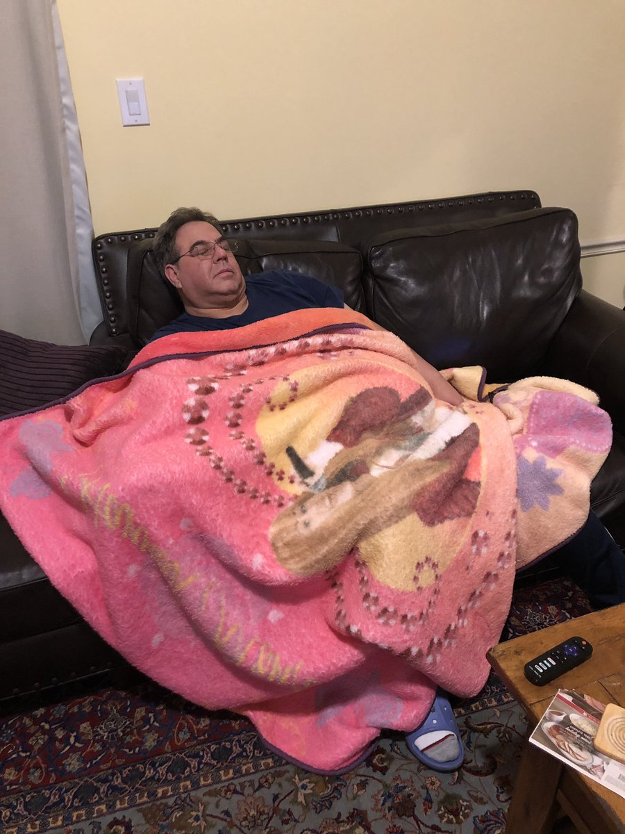 monya_1014's tweet photo. Dad snoozing with the Hannah Montana blanket during Miley’s New Year’s Eve https://t.co/RE4m5iMxxR