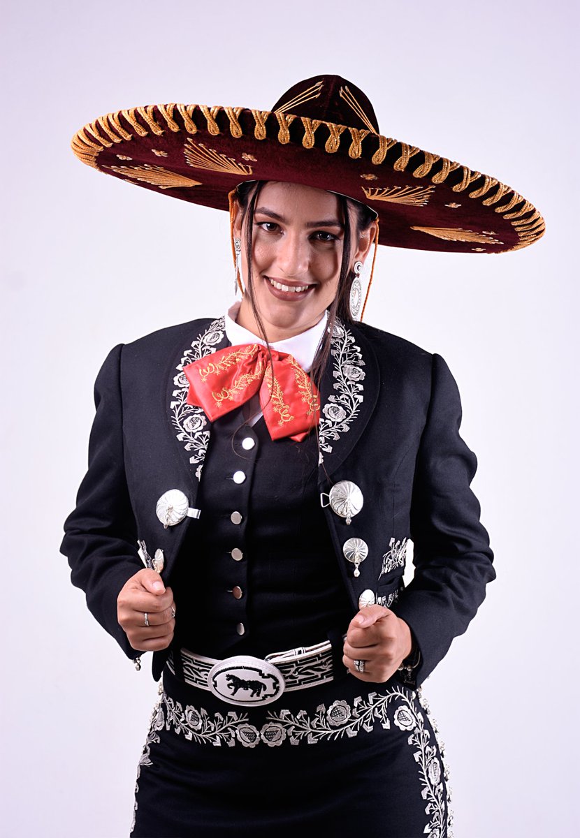YilianAlvarez2's tweet photo. Los sueños son para vivirlos 💫

#Musica  #Mexico #Mariachi https://t.co/2PV3J9eclV