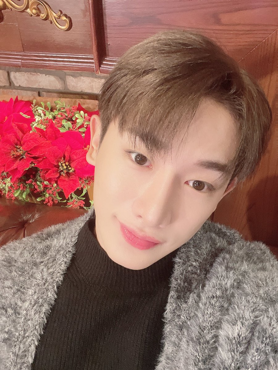 ᭄ 
    ❛ Instagram;

Villa RB, CA. 31-12-21

— Ya listo para despedir el año con mi familia y recibir el 2022 todos juntos. Feliz noche a todos.