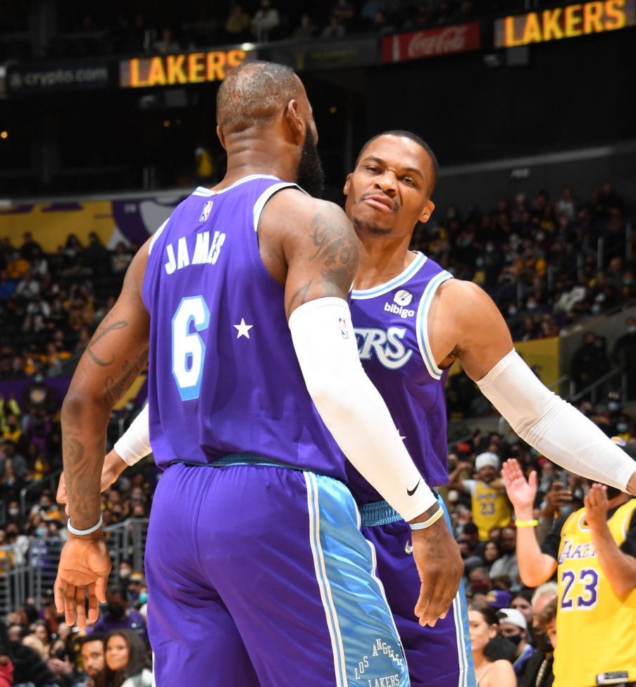 LeBron has 25 points and 10 rebounds in 14 minutes 🤯