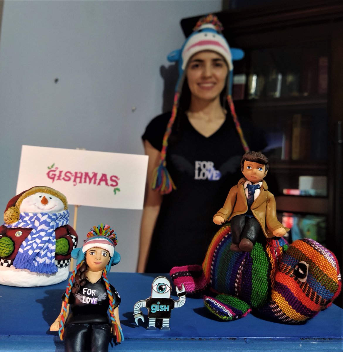 Glow_Quin's tweet photo. I invited Cas, but he just kept falling down out his seat, so I put him on a multi-colored turtle and finally he stayed still, and happy I think.
@GISHBOT  you are very photogenic.

#GISHMAS
Day 11 Challenge
SELF ON THE SHELF! https://t.co/w7mXB7n1dj