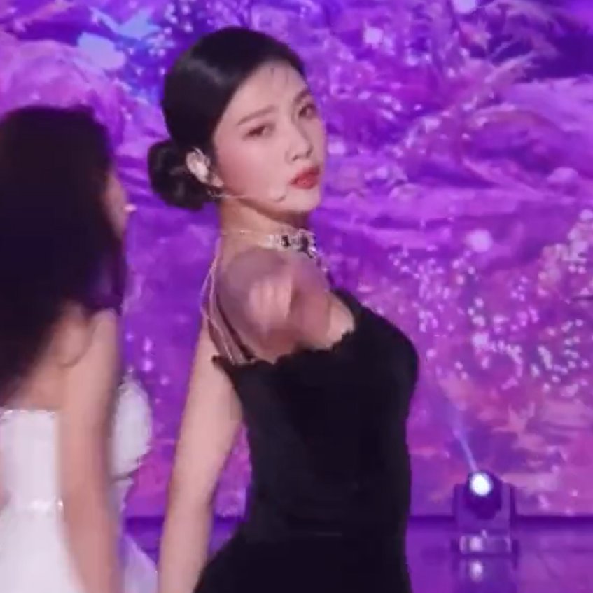 joypics's tweet photo. DAMN PARK SOOYOUNG https://t.co/PvOVLlnTEg