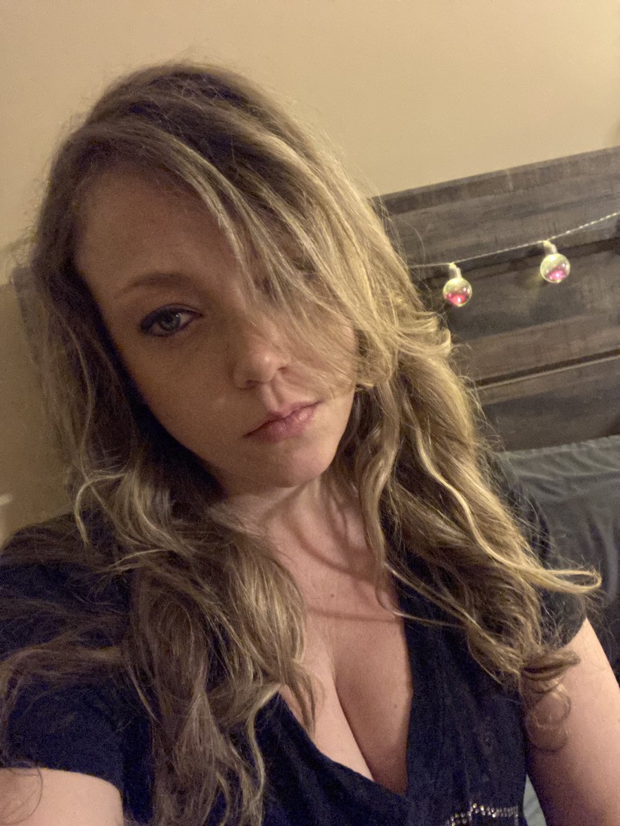 northstar_rogue's tweet photo. Eyyy Covid with makeup ain’t terrible. Newly single.. newly employed… even with this wretched cough things are still lookin way up for 2022. #PositiveVibes #lifechanges https://t.co/f3eGUw4WyE