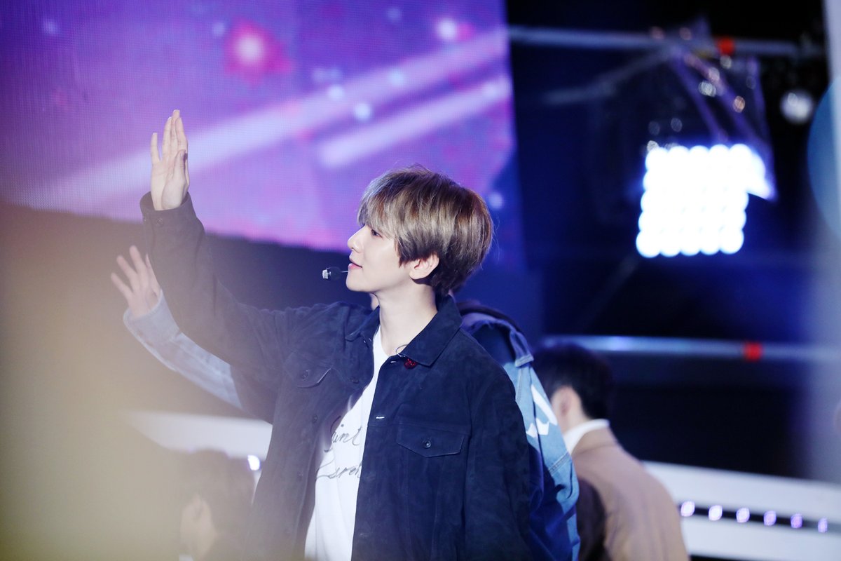 B_more_0506's tweet photo. happy new year
#백현 #BAEKHYUN 
@B_hundred_Hyun https://t.co/aHeuleRypc
