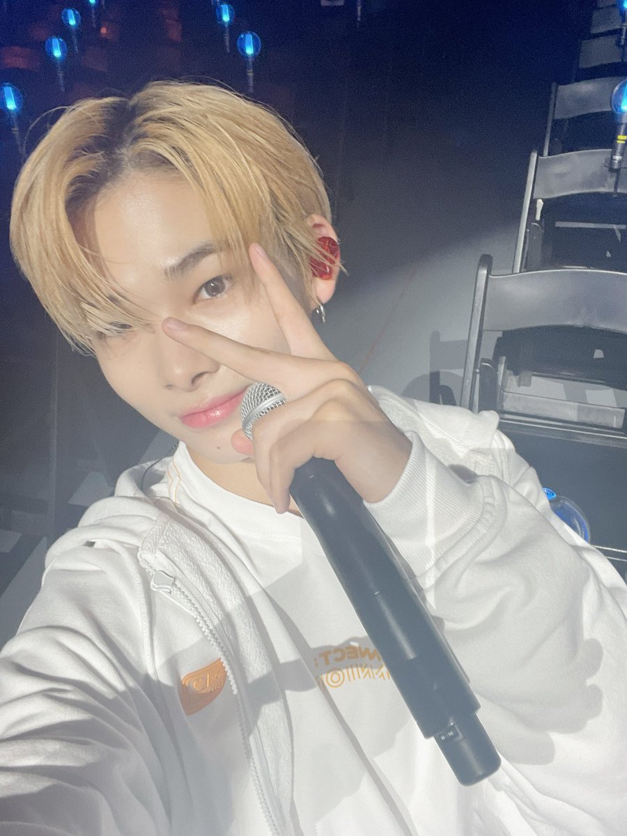 ni-ki cute selca — a thread;